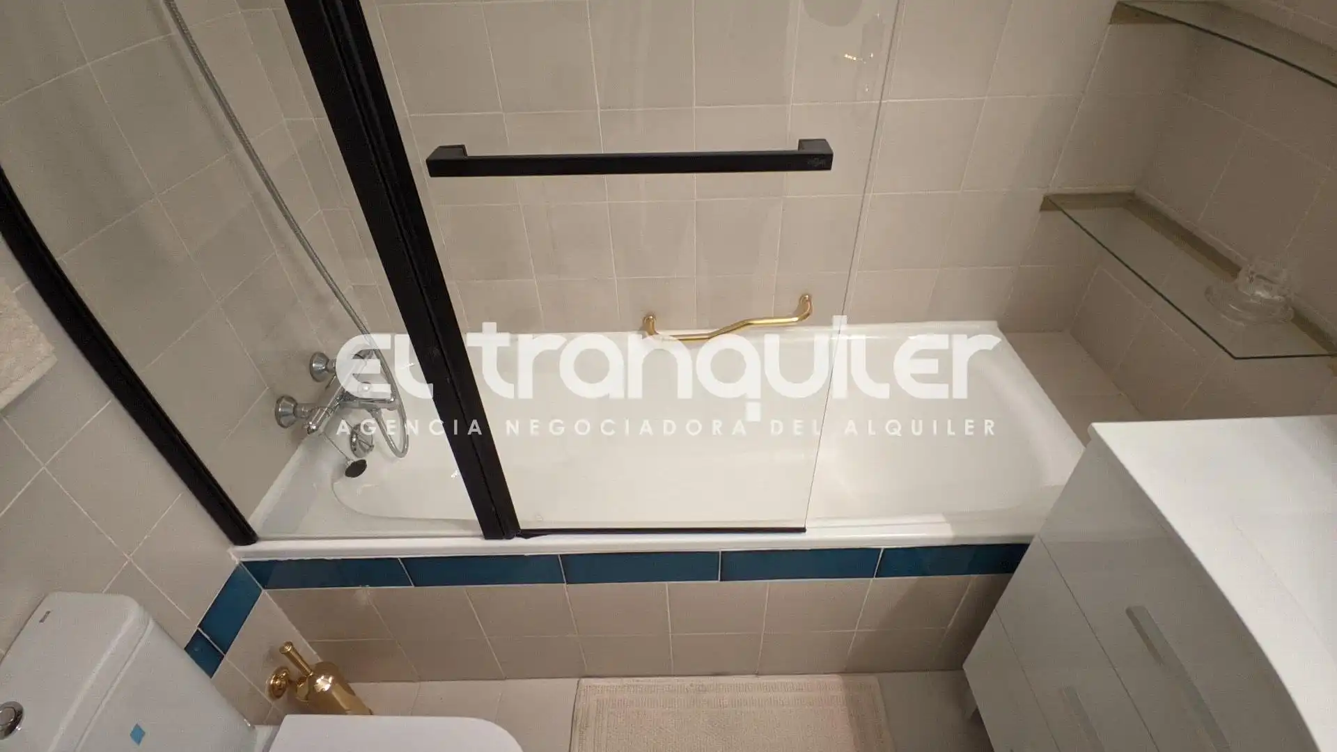 Badezimmer von Wohnung zum Verkauf in Madrid mit Klimaanlage, Parkett und Terrasse
