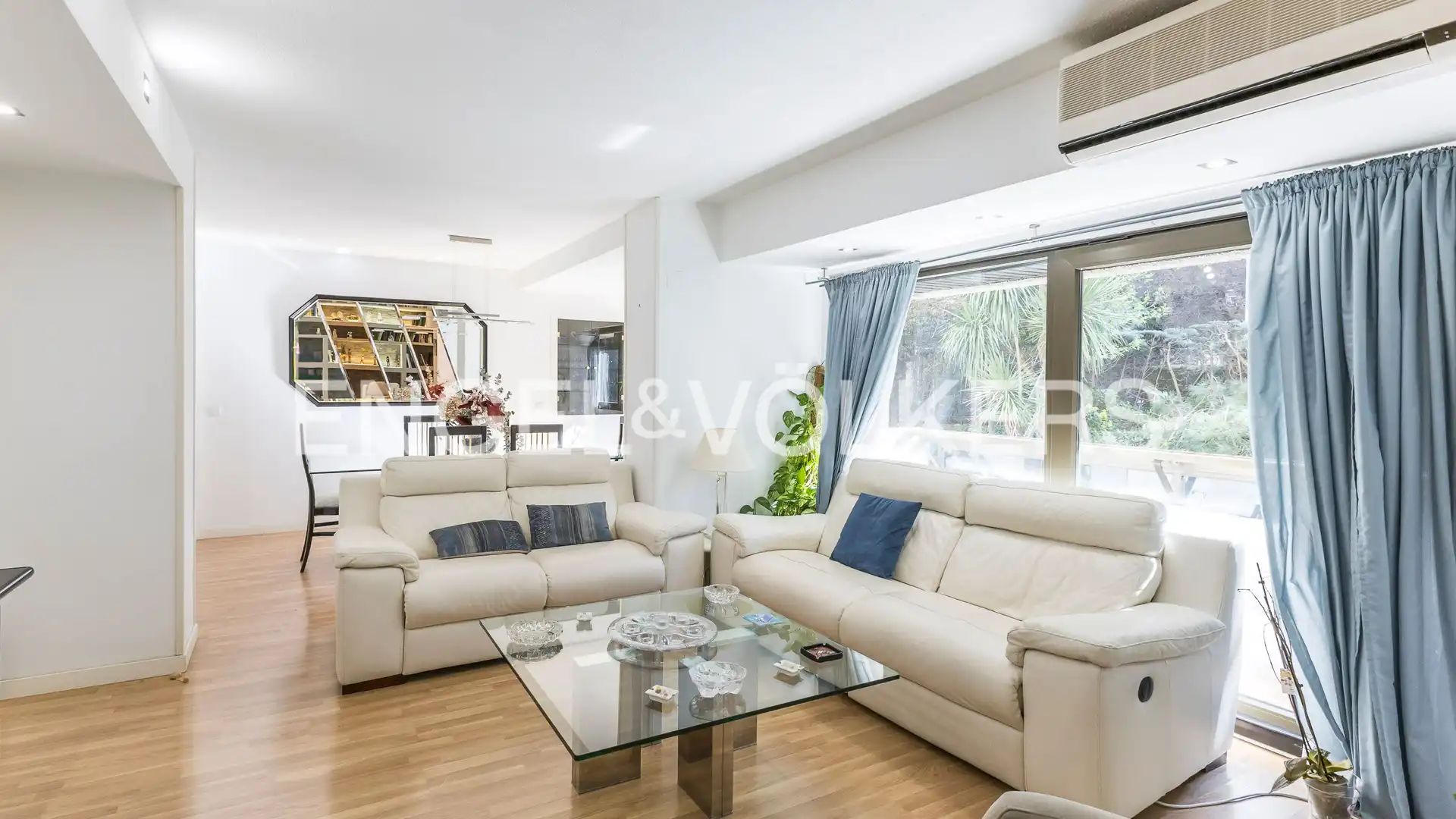 Sala d'estar de Pis en venda en  Madrid Capital amb Aire condicionat, Calefacció i Piscina