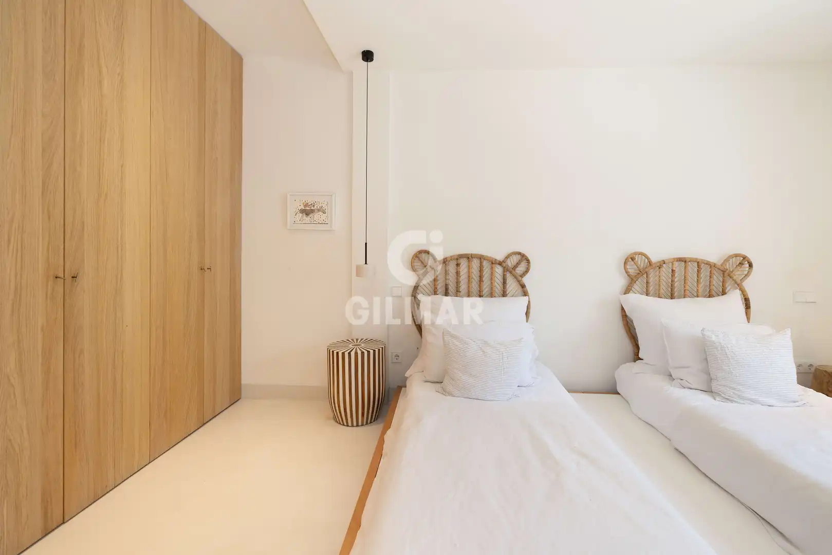 Habitación de Casa adosada en venta en Marbella con Calefacción, Jardín privado y Piscina