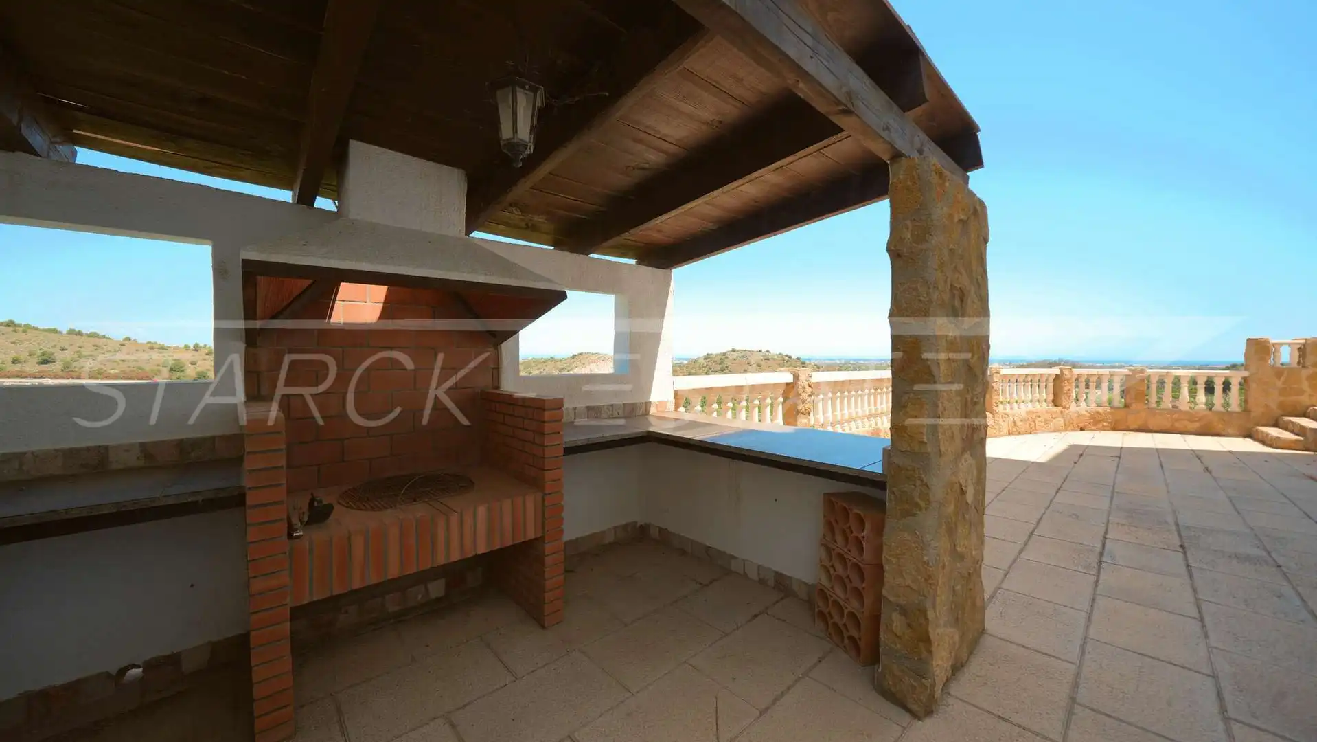 Terrassa de Casa o xalet en venda en Oliva amb Aire condicionat, Jardí privat i Piscina