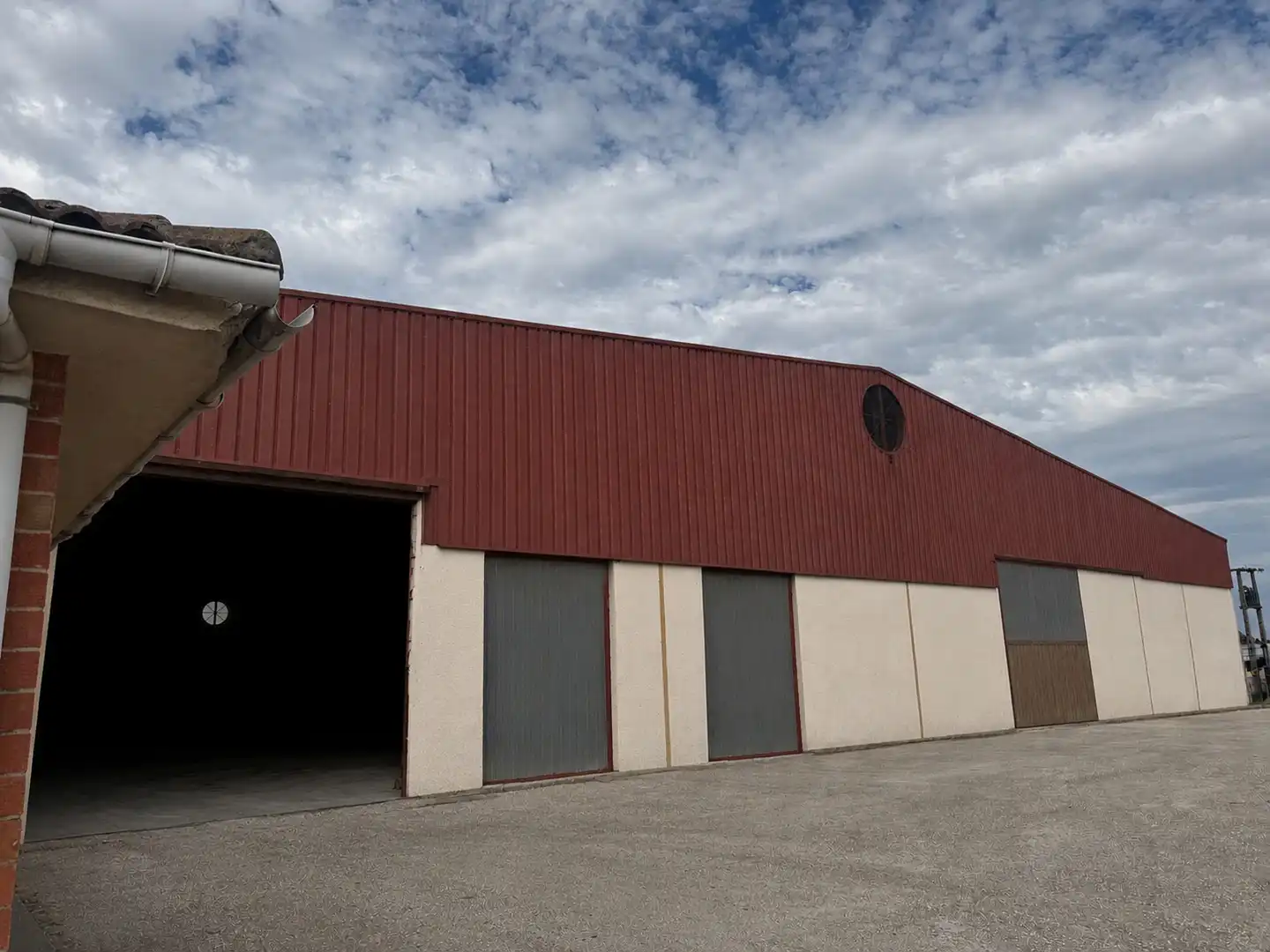 Außenansicht von Fabrikhallen zum Verkauf in Villalbilla de Burgos