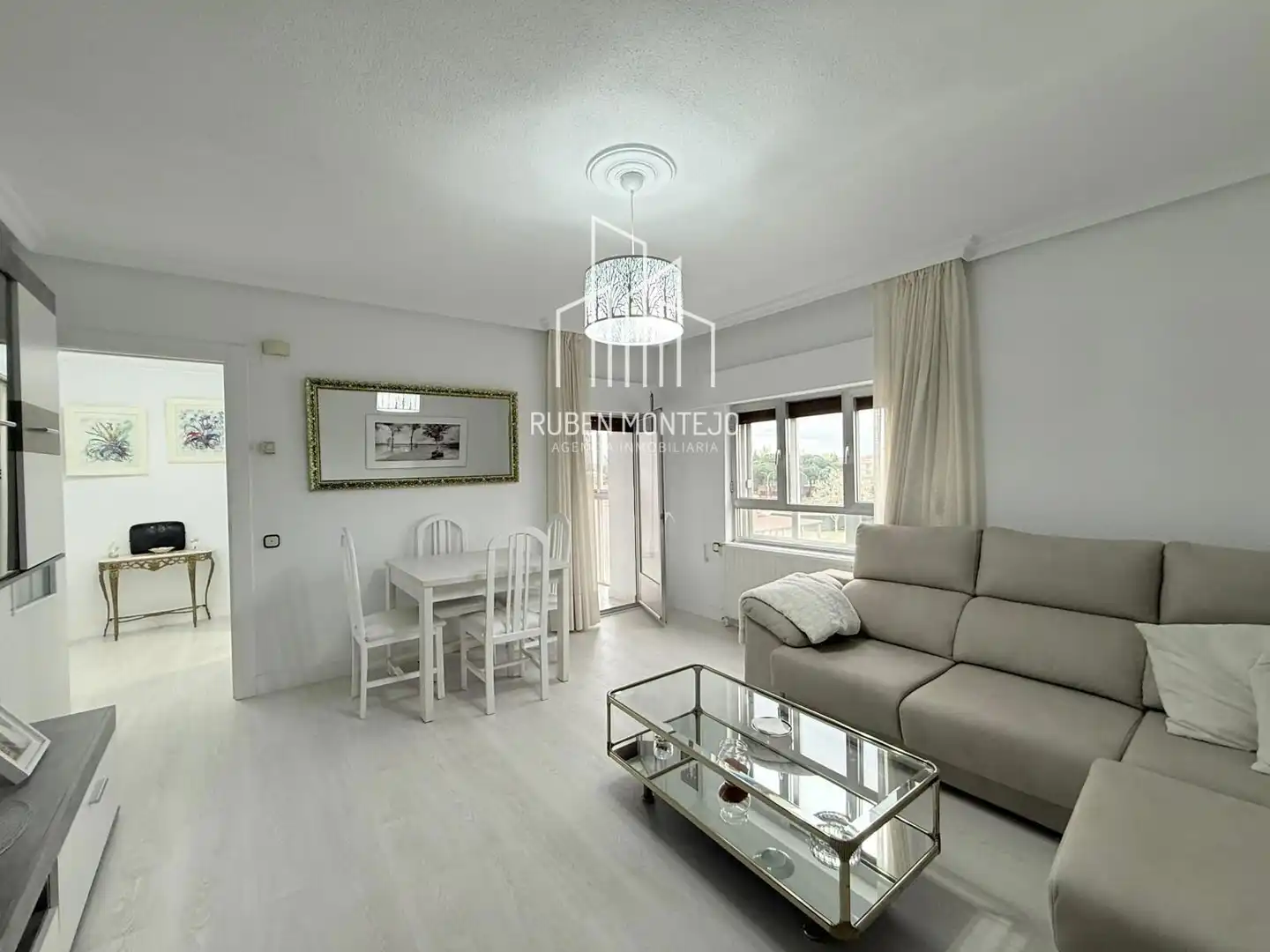 Living room of Flat for rent in Salamanca  with Heating, Terrace and Furnished