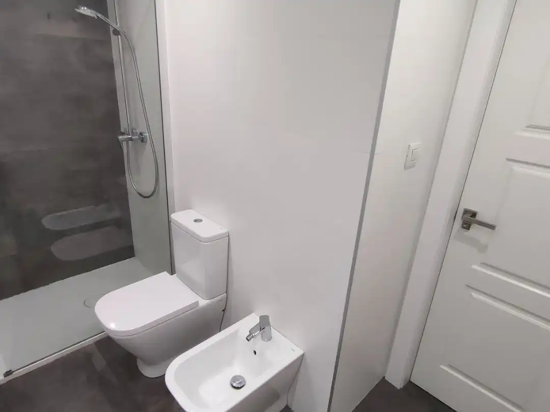 Bathroom of Flat for rent in  Zaragoza Capital  with Air Conditioner and Balcony