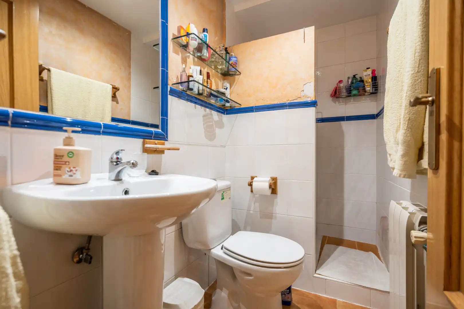 Baño de Casa adosada en venta en Las Rozas de Madrid con Aire acondicionado, Calefacción y Jardín privado