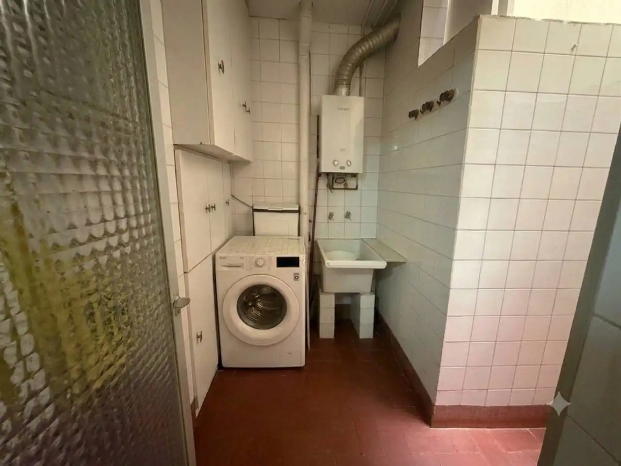 Badezimmer von Wohnung zum Verkauf in Cornellà de Llobregat mit Balkon