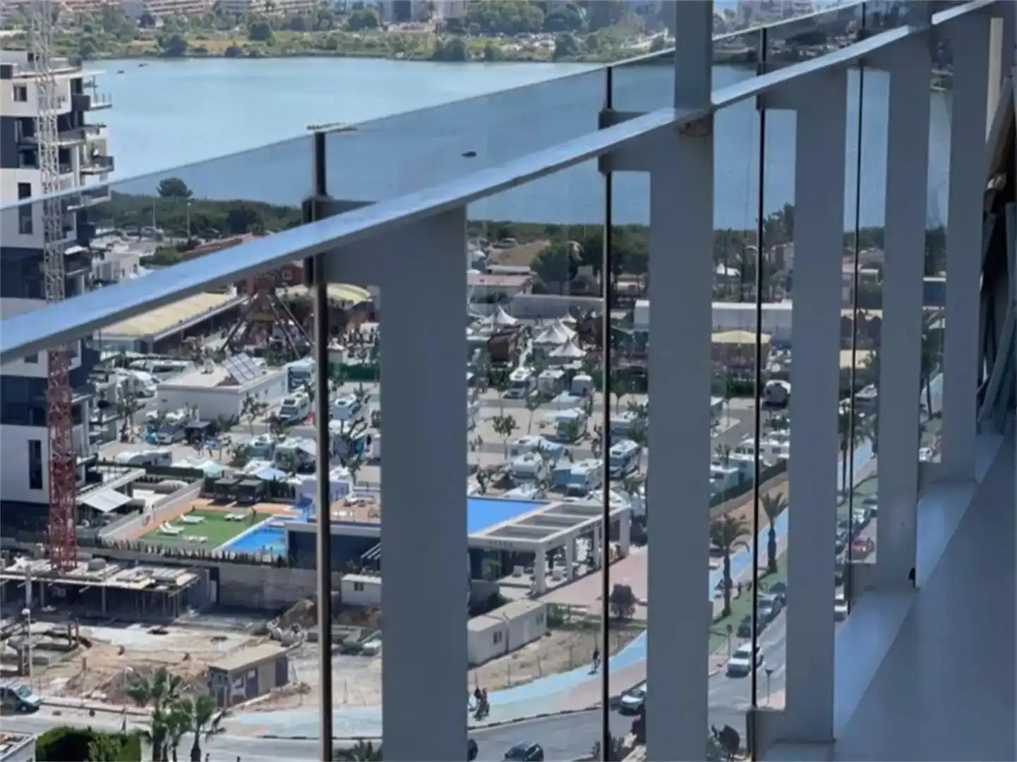 Vista exterior de Apartament en venda en Calpe / Calp amb Aire condicionat, Piscina i Balcó