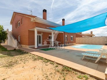 Casa amb piscina en venda a Cabanillas del Campo