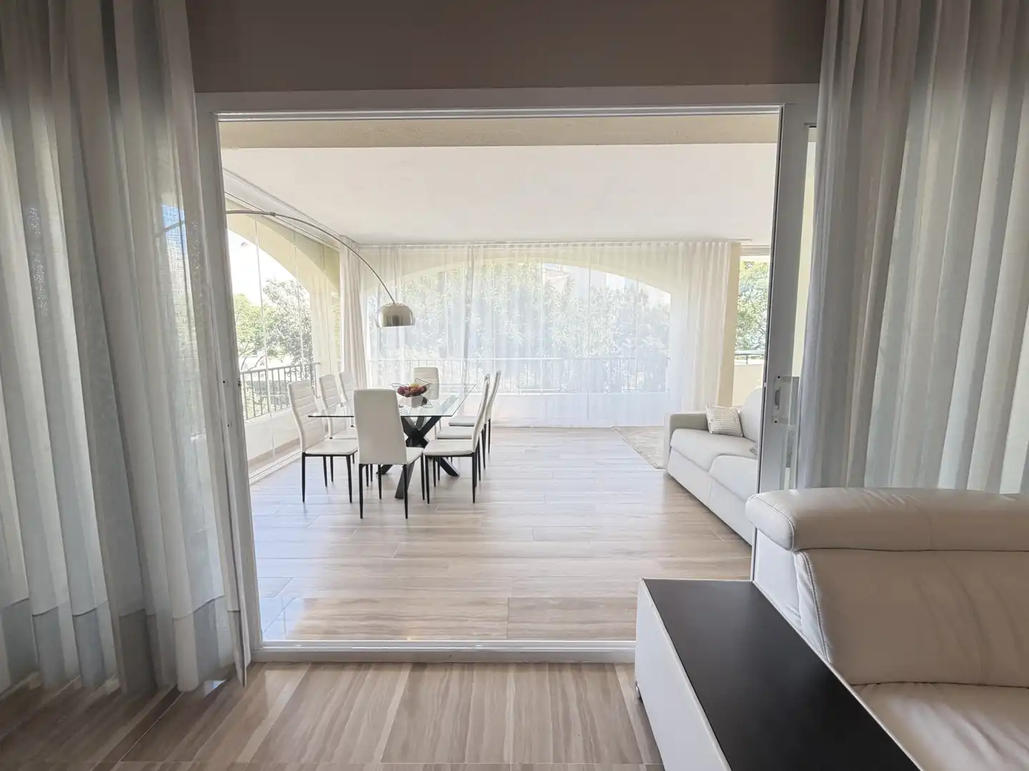 Menjador de Apartament de lloguer en Marbella amb Aire condicionat, Terrassa i Piscina