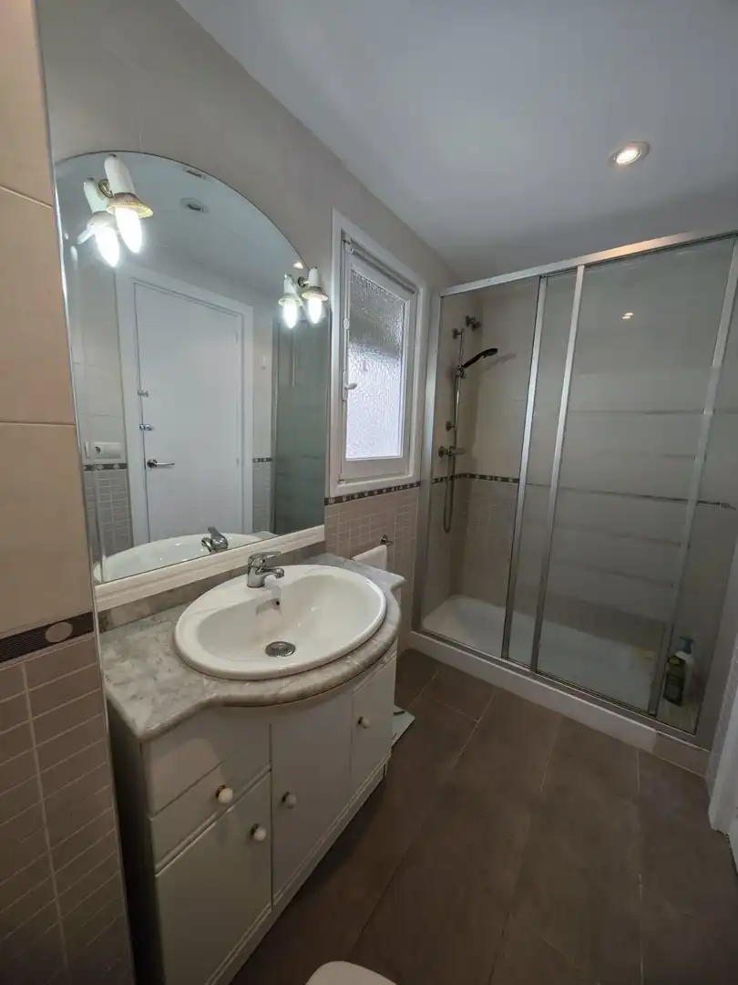 Badezimmer von Wohnung zur Miete in Alicante / Alacant mit Heizung, Terrasse und Möbliert