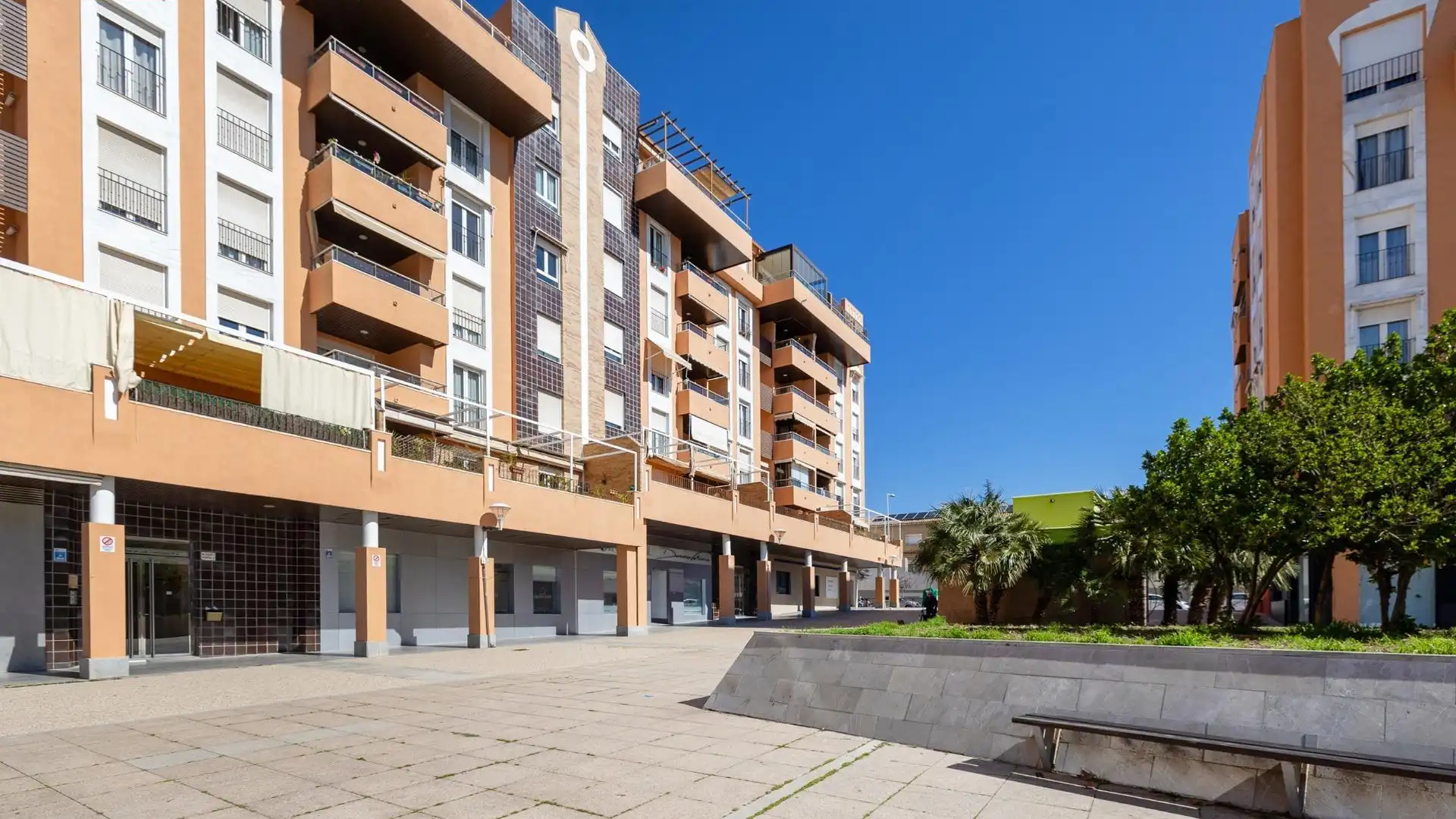 Vista exterior de Piso en venta en  Granada Capital con Aire acondicionado, Terraza y Trastero
