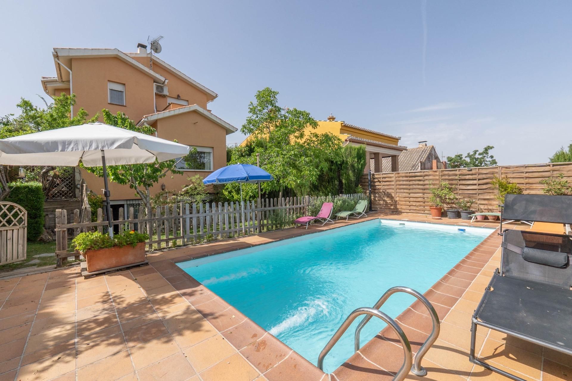 Piscina de Casa o xalet en venda en La Zubia amb Calefacció, Jardí privat i Terrassa