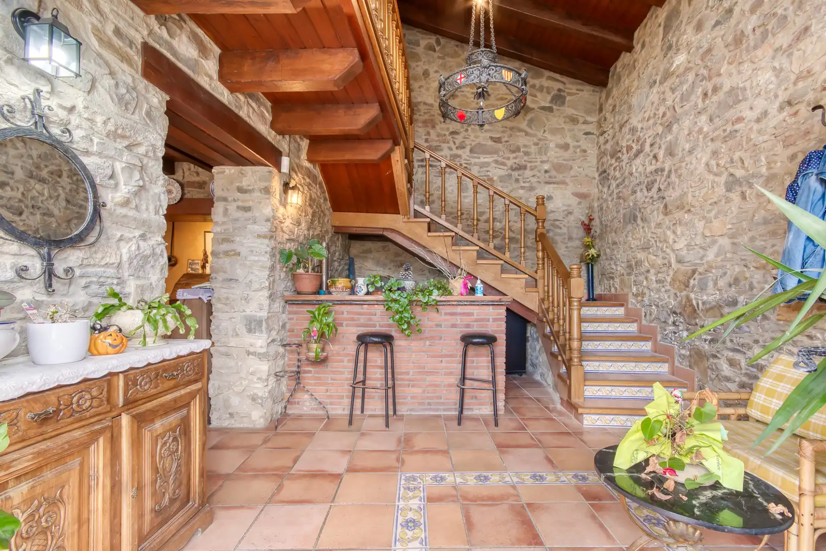 Country house zum Verkauf in Sant Joan Les Fonts mit Klimaanlage, Heizung und Privatgarten