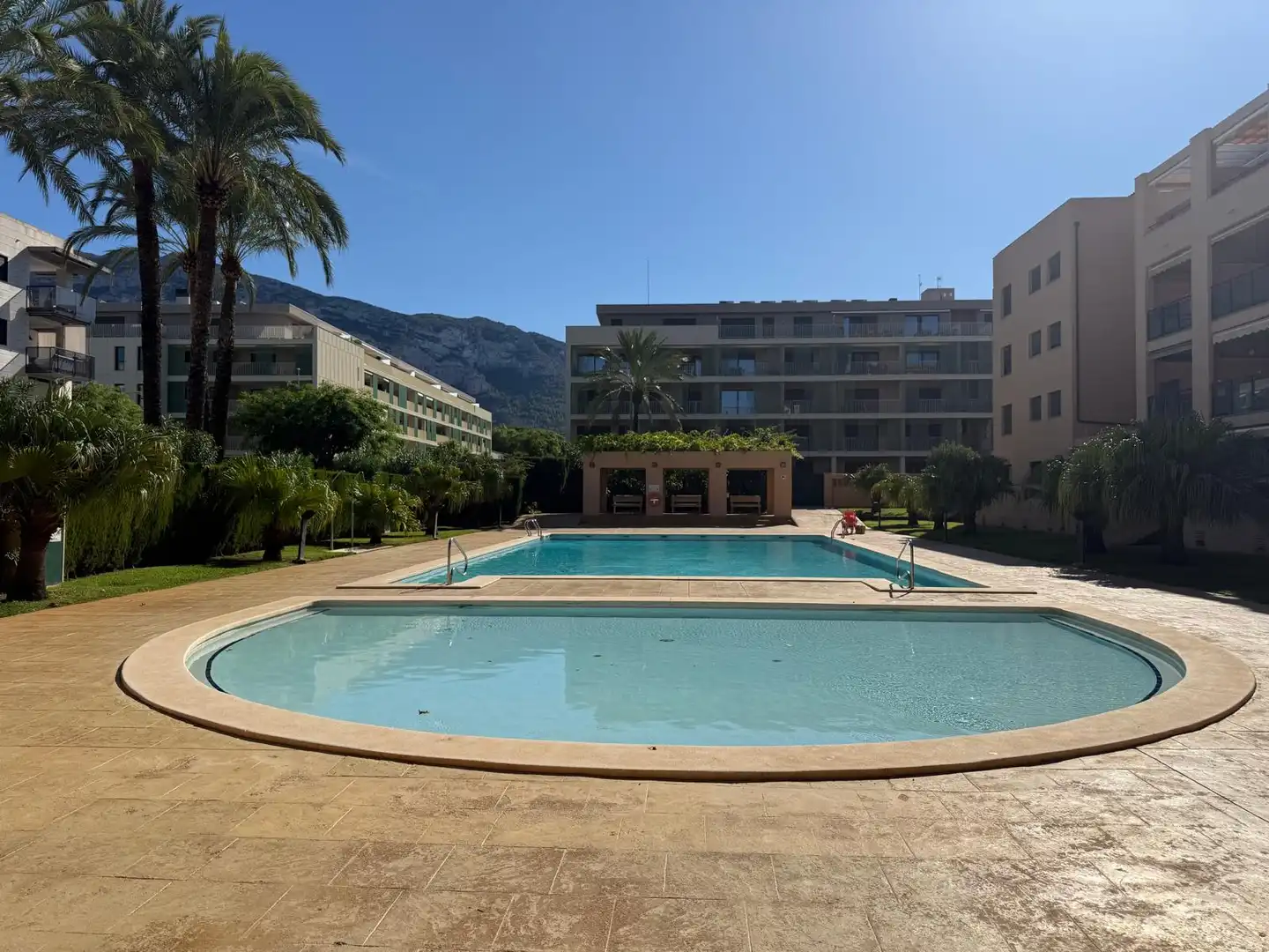 Piscina de Apartament en venda en Dénia amb Aire condicionat, Calefacció i Jardí privat