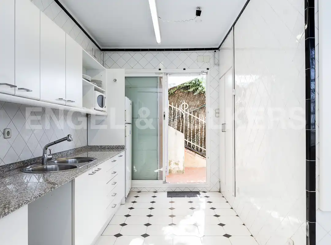 Kitchen of Houses for sale in Barcelona  with Heating, Private garden and Parquet flooring