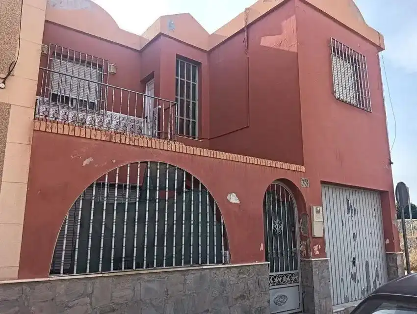 Vista exterior de Piso en venta en  Almería Capital