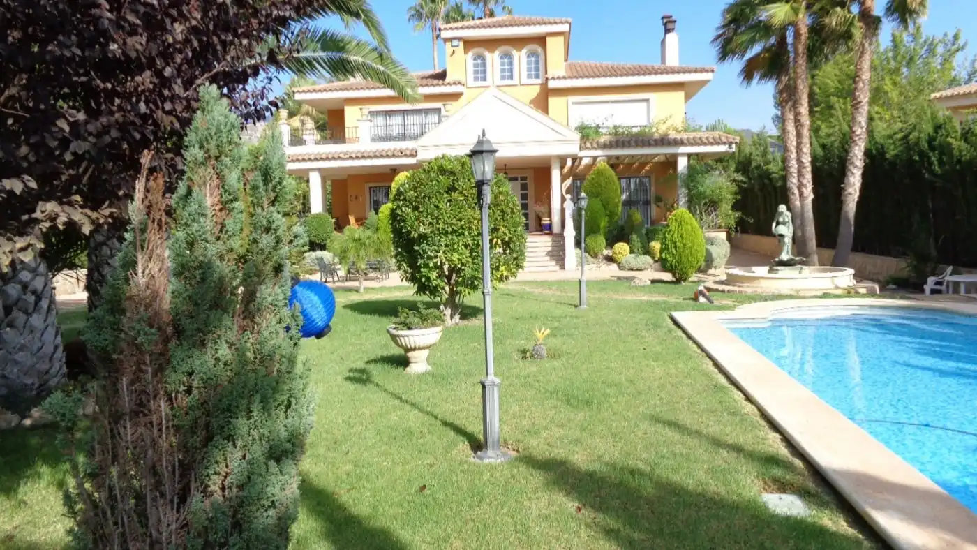 Jardín de Casa o chalet en venta en Petrer con Aire acondicionado, Calefacción y Jardín privado