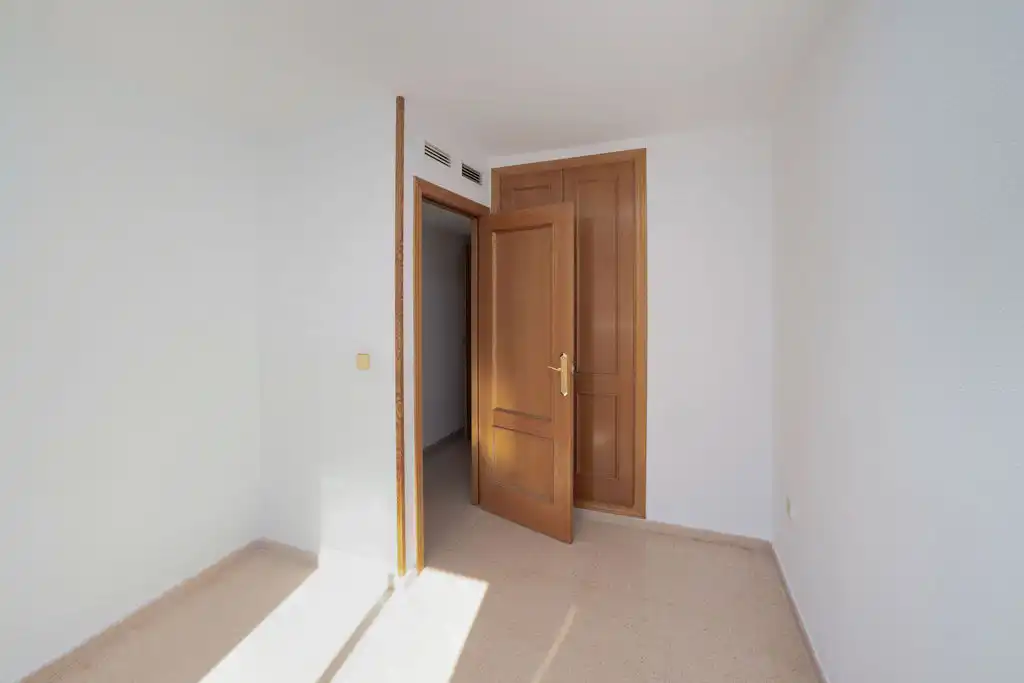 Flat with pool for sale in C/ Médico Vicente Reyes, imagen 5