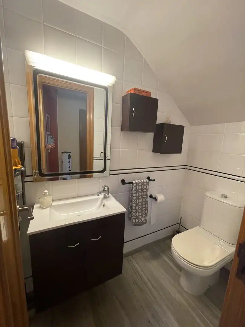 Baño de Casa adosada en venta en Porqueres con Aire acondicionado, Terraza y Balcón