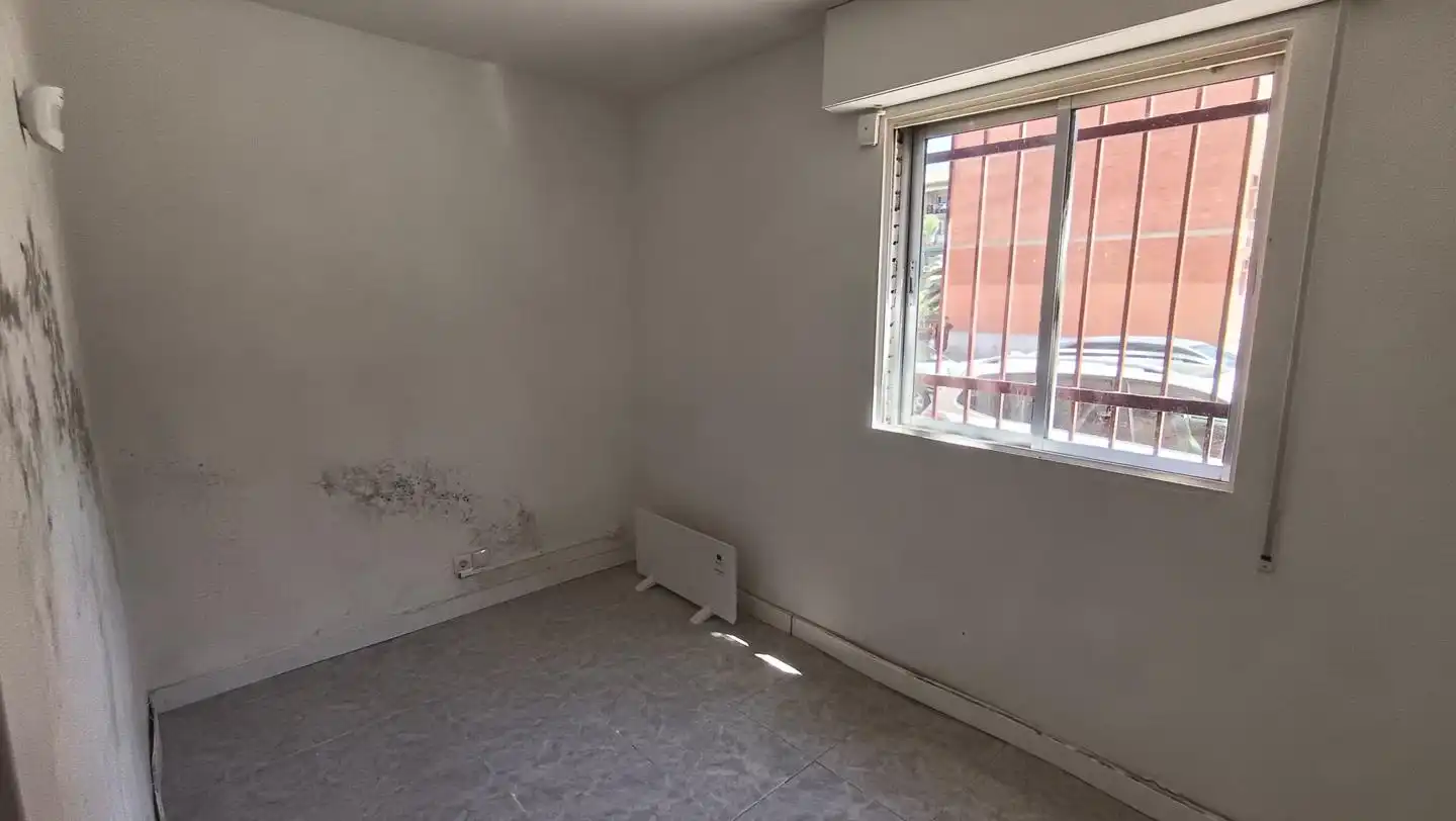 Habitación de Planta baja en venta en Madrid con Calefacción y Terraza
