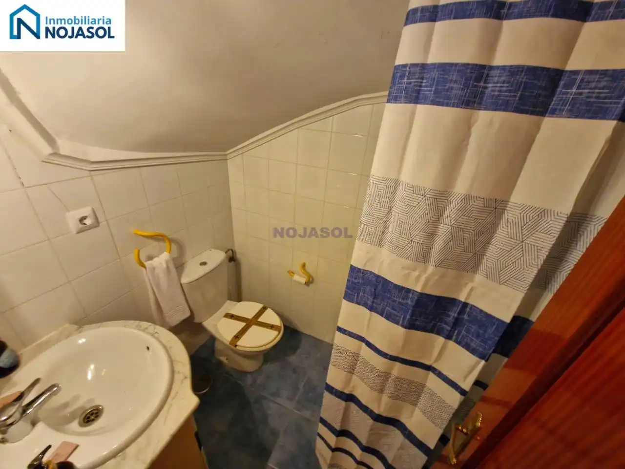 Badezimmer von Einfamilien-Reihenhaus zum Verkauf in Argoños  mit Heizung, Privatgarten und Terrasse