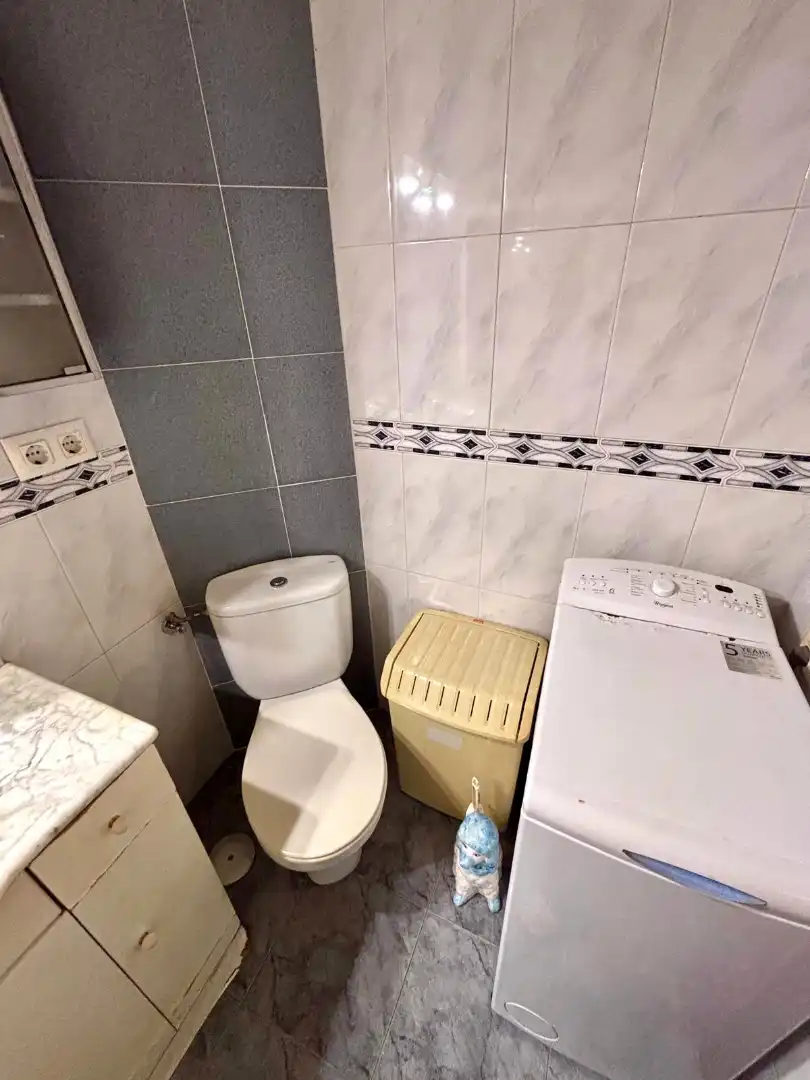 Bathroom of Flat for sale in Gijón   with Parquet flooring, Oven and Washing machine