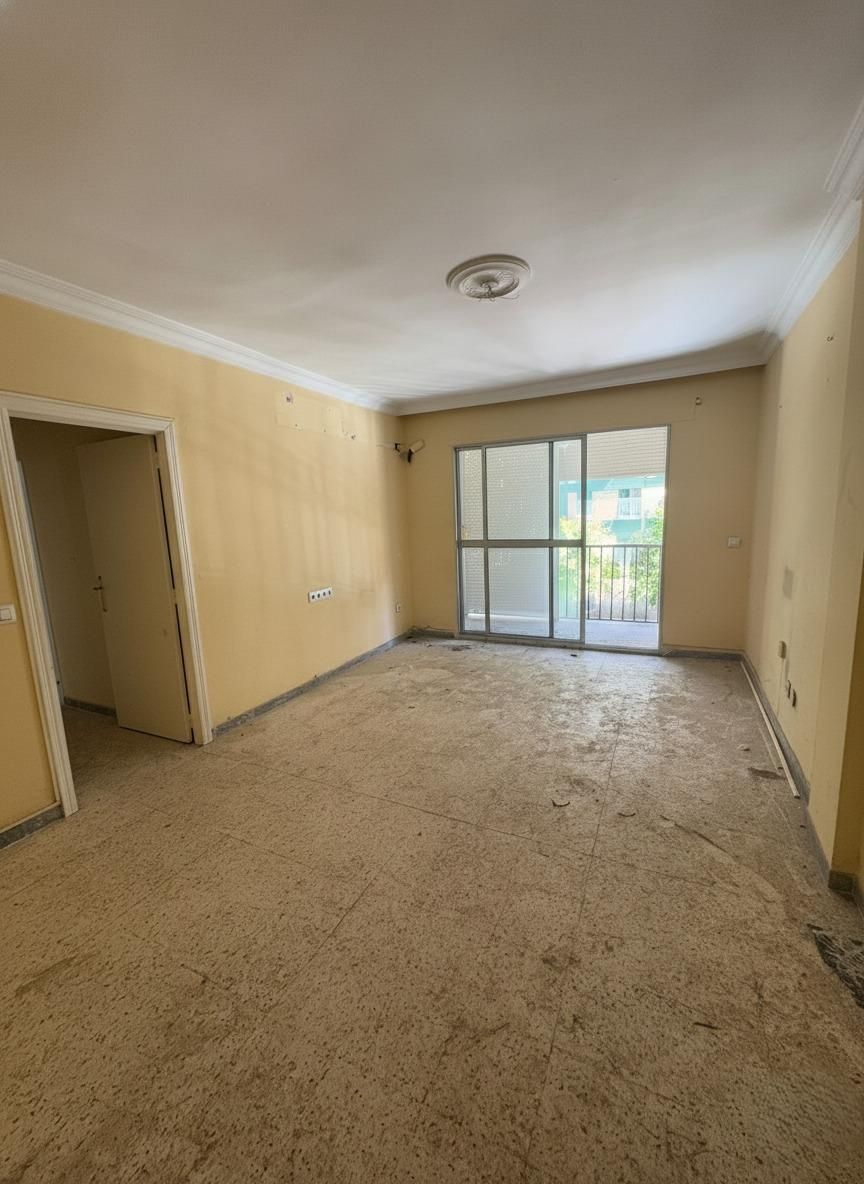 Living room of Flat for sale in  Sevilla Capital  with Terrace