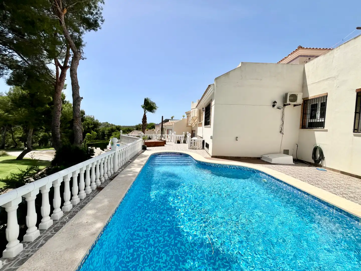 Piscina de Casa o xalet en venda en Orihuela amb Aire condicionat, Calefacció i Jardí privat