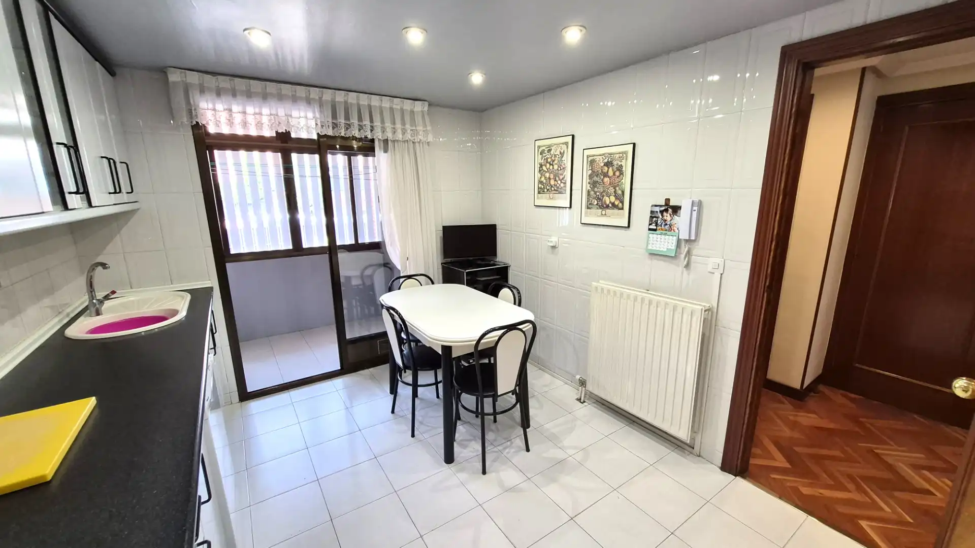 Cuina de Casa o xalet en venda en Alcalá de Henares amb Aire condicionat, Calefacció i Parquet
