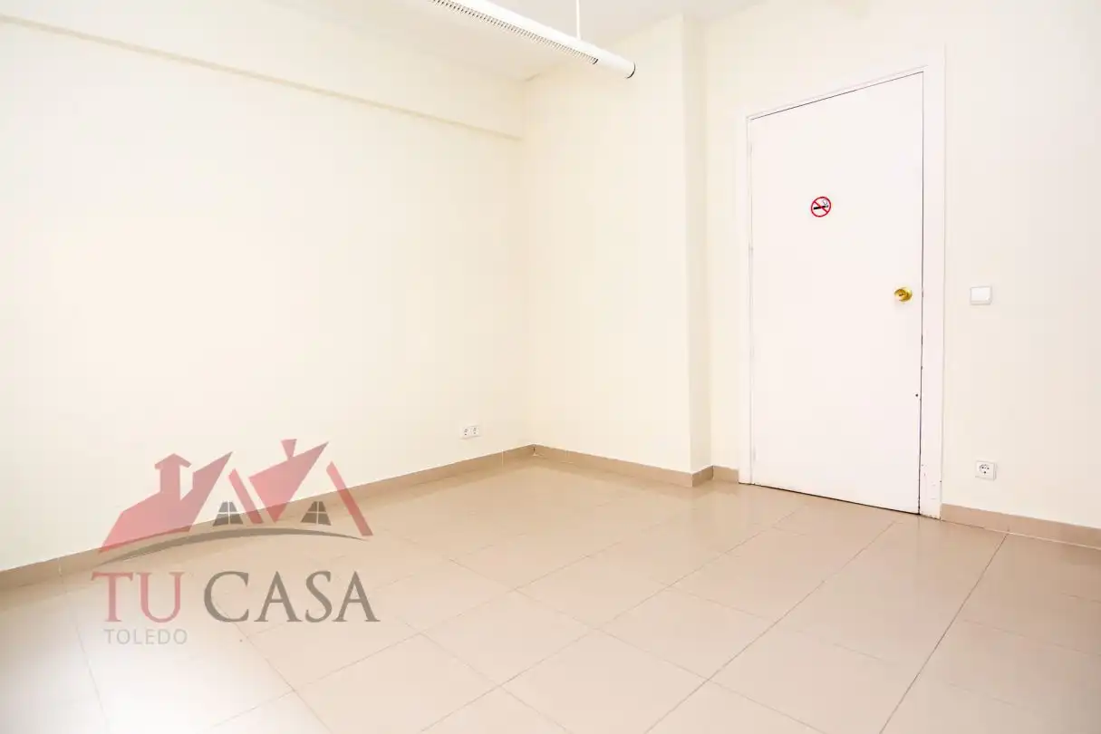 Office for rent in Toledo  with Air Conditioner and Heating