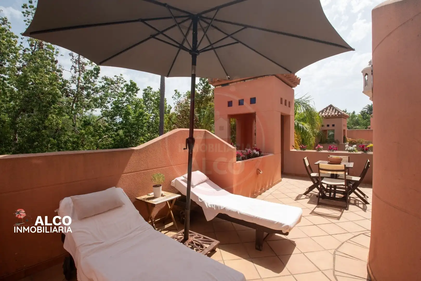Casa bifamiliare con piscina in vendita a RECTOR JUAN DE DIOS LOPEZ 52