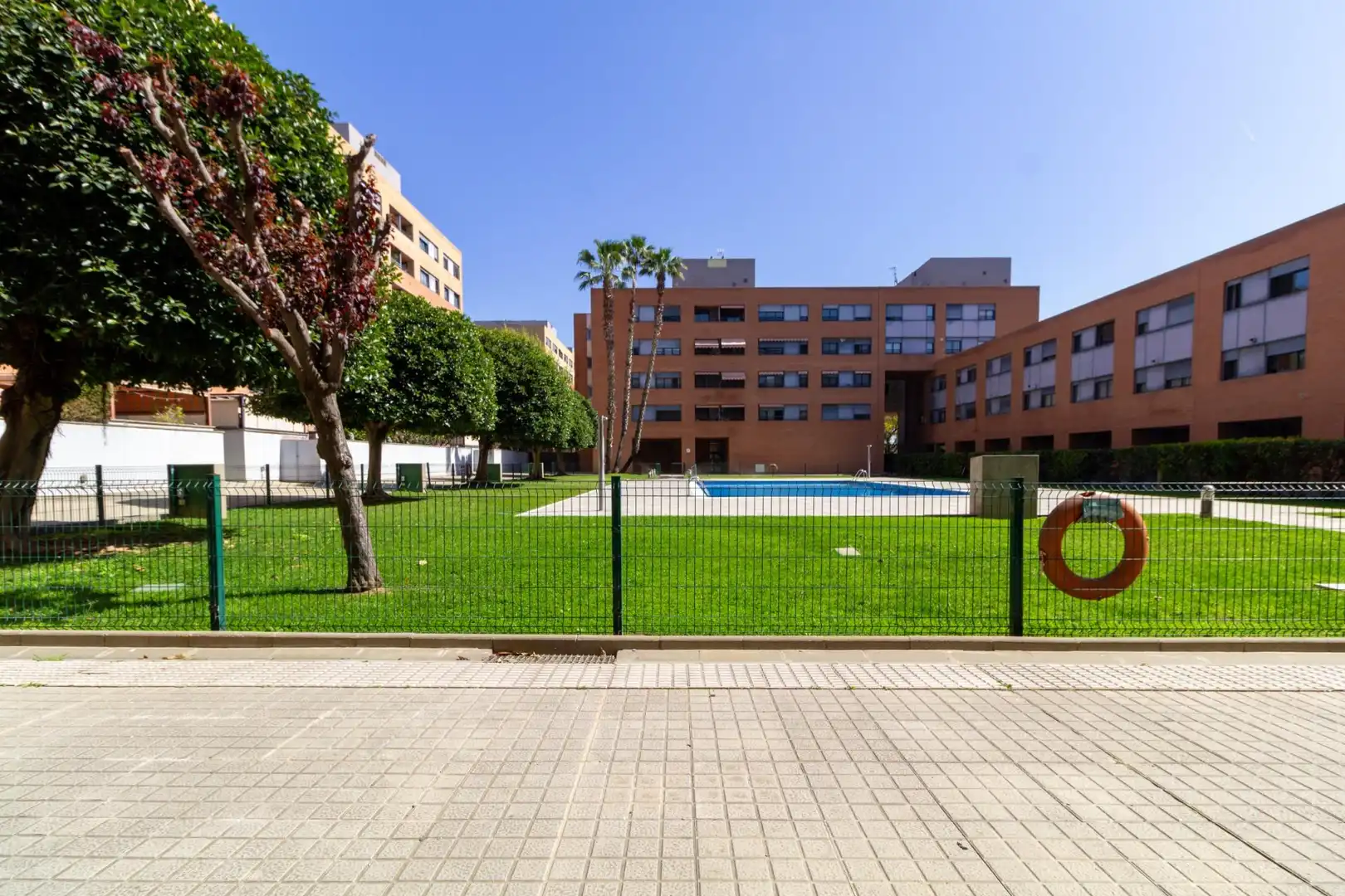 Vista exterior de Pis en venda en Viladecans amb Aire condicionat, Calefacció i Jardí privat