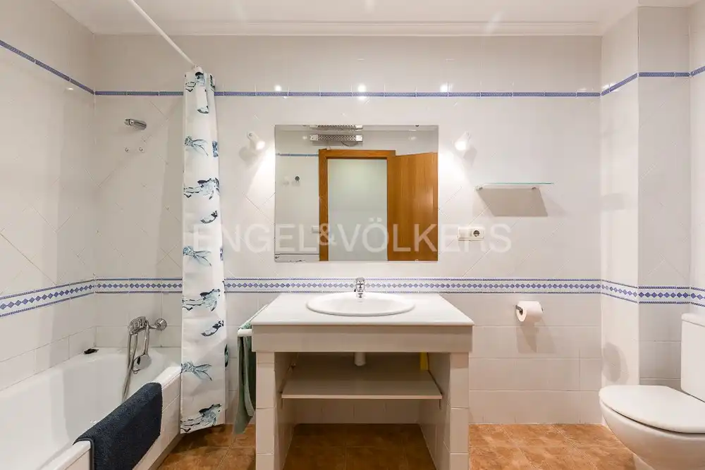 Bany de Pis de lloguer en Valencia amb Calefacció, Parquet i Terrassa
