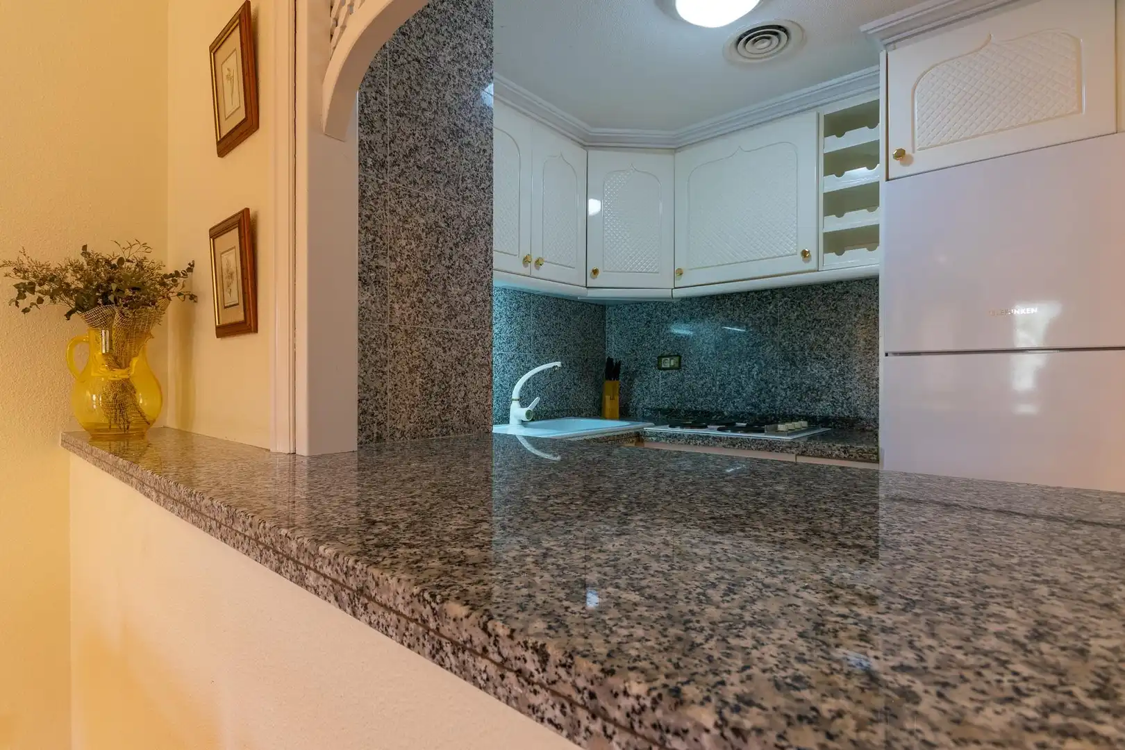 Cocina de Piso de alquiler en Santa Pola con Terraza y Piscina comunitaria