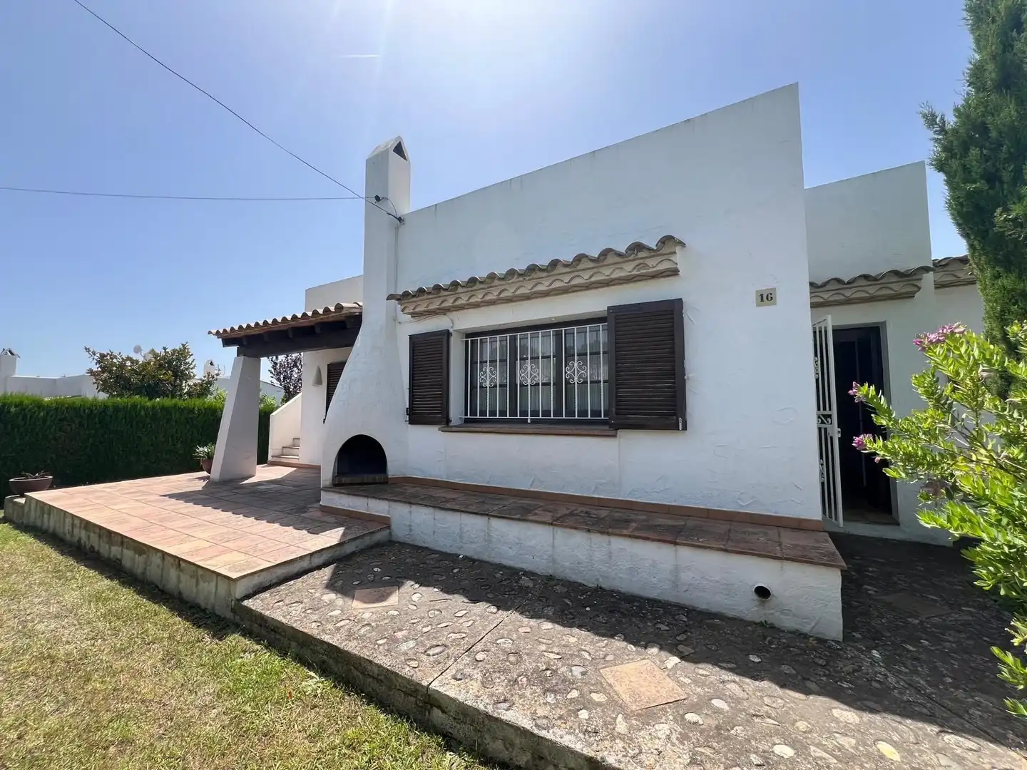 Vista exterior de Casa o xalet en venda en L'Estartit amb Piscina comunitària