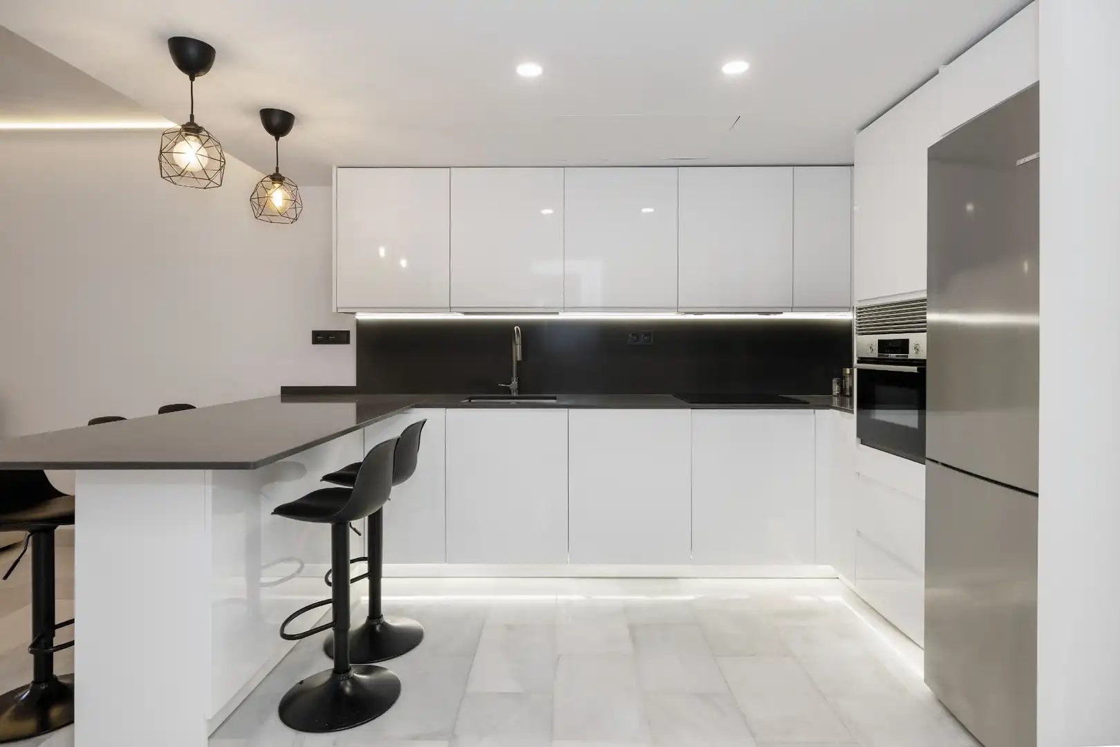 Kitchen of Ground floor for sale in Marbella  with Air Conditioner, Terrace and Community pool