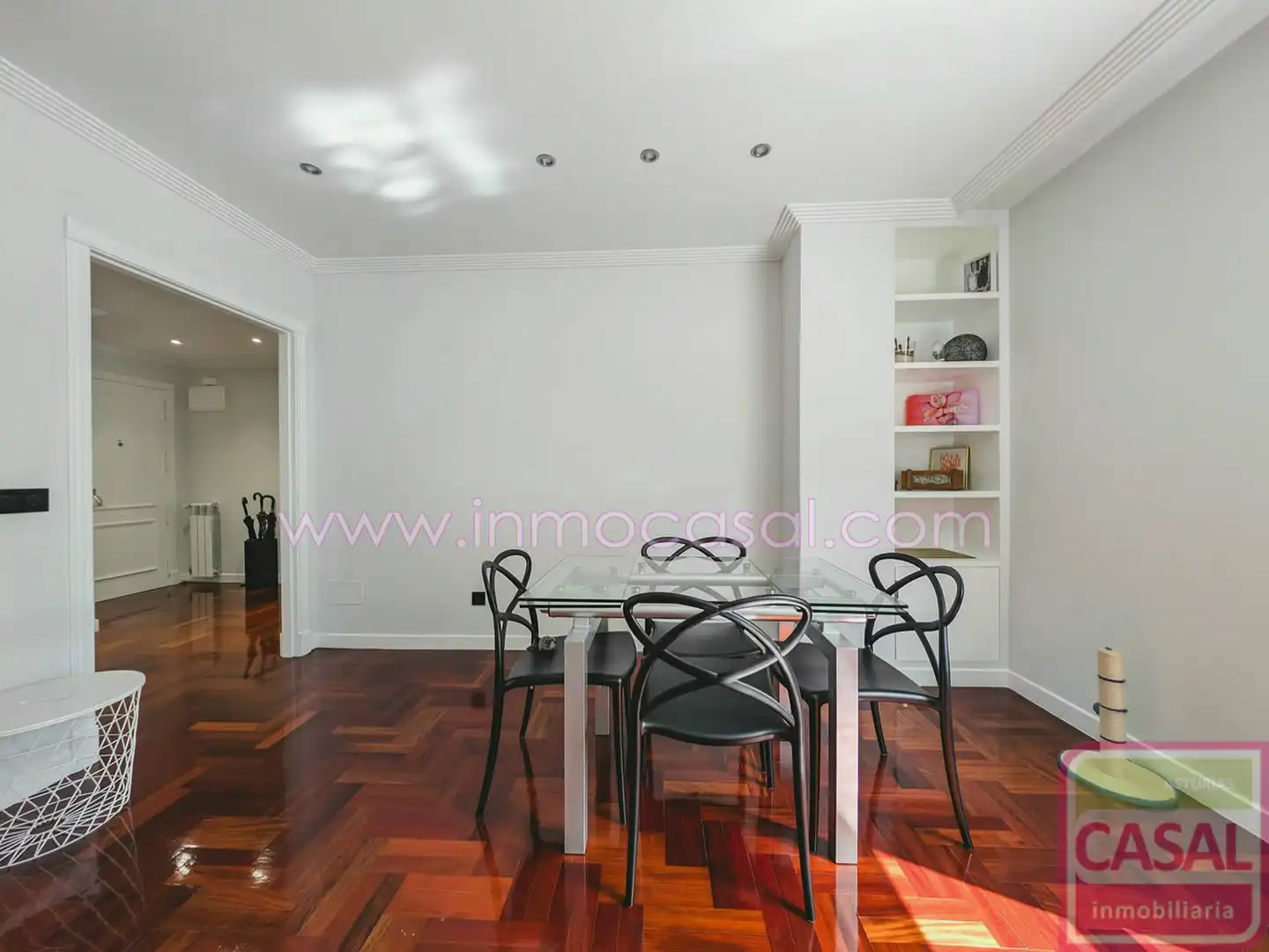 Comedor de Piso en venta en Oviedo  con Calefacción, Terraza y Trastero