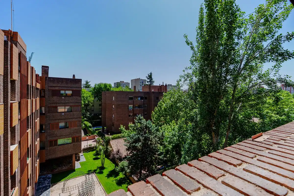 Terrassa de Pis en venda en Madrid amb Calefacció, Jardí privat i Piscina