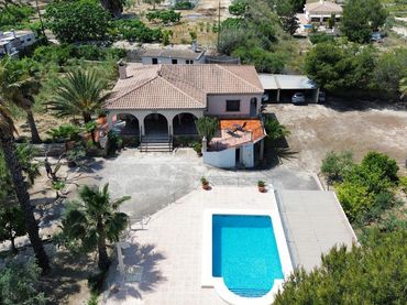 Casa con piscina en venta en Partidas de Alicante