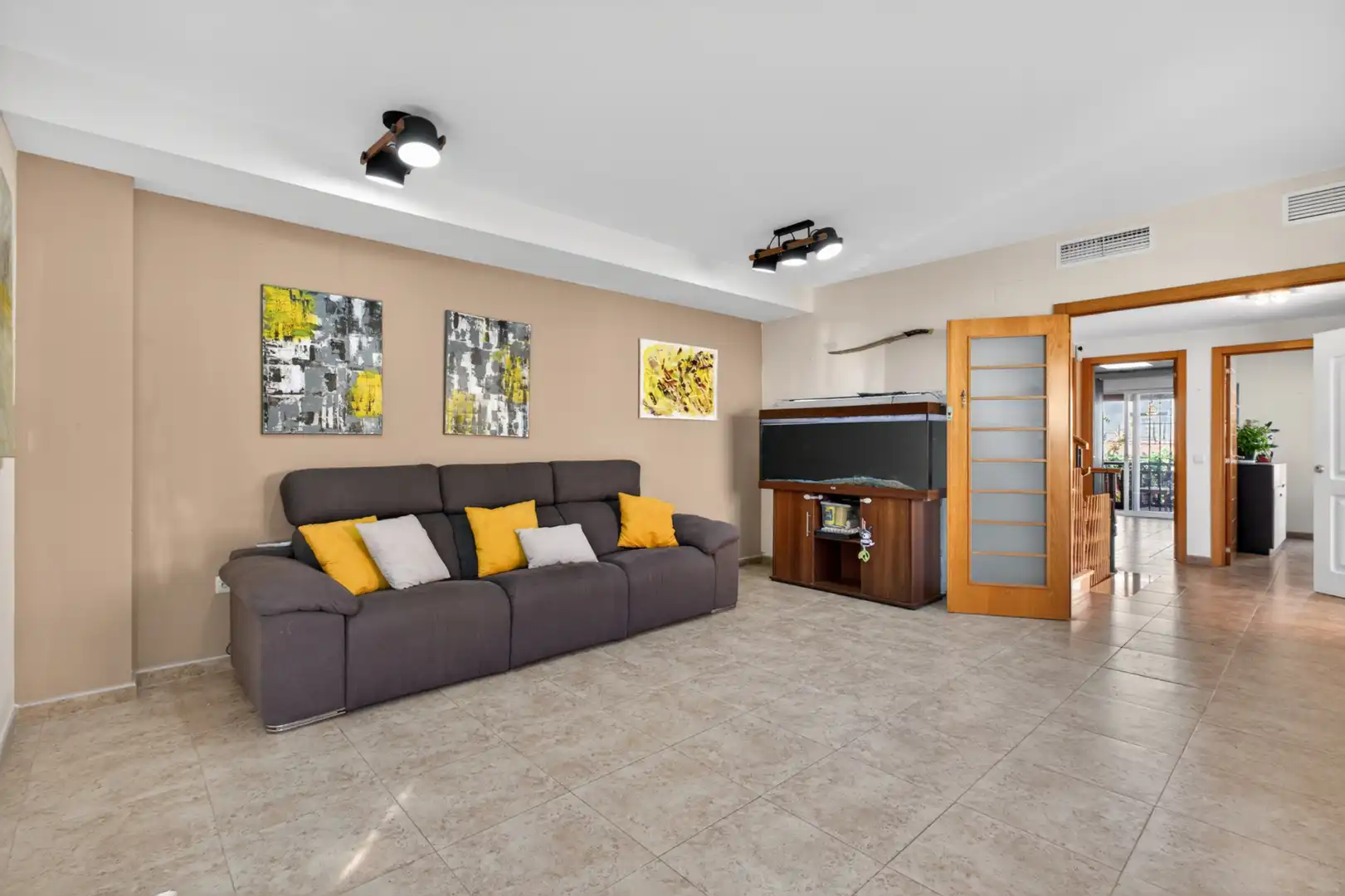 Sala d'estar de Casa adosada en venda en Alhaurín de la Torre amb Aire condicionat, Terrassa i Traster