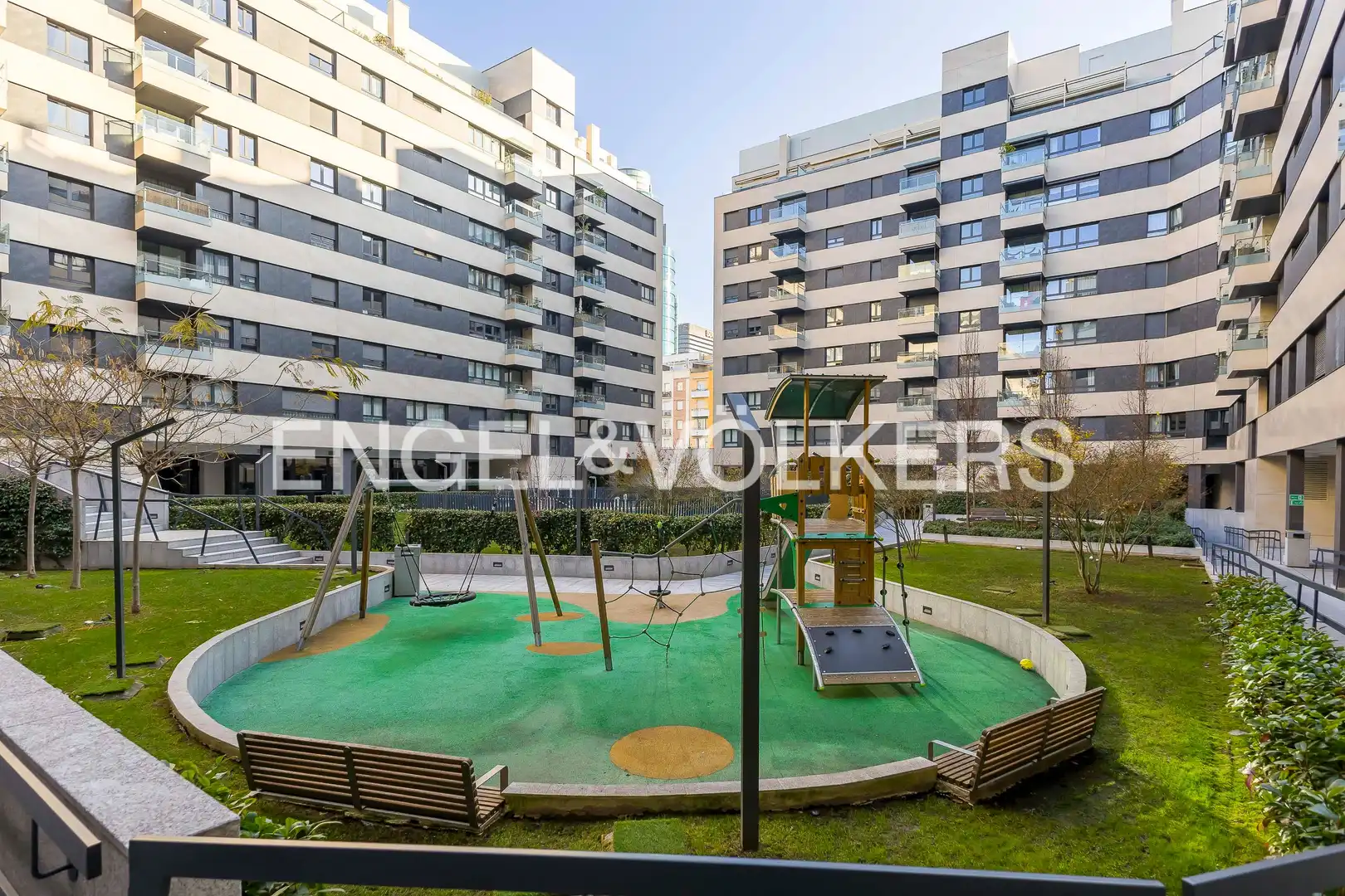 Vista exterior de Piso de alquiler en Madrid con Aire acondicionado, Calefacción y Jardín privado