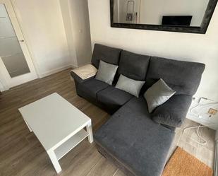 Sala d'estar de Pis de lloguer en  Sevilla Capital amb Aire condicionat, Terrassa i Moblat