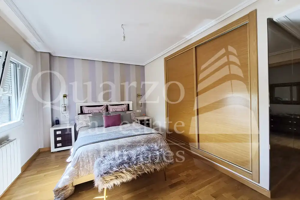 Habitación de Casa adosada en venta en Plasencia con Calefacción, Terraza y Balcón