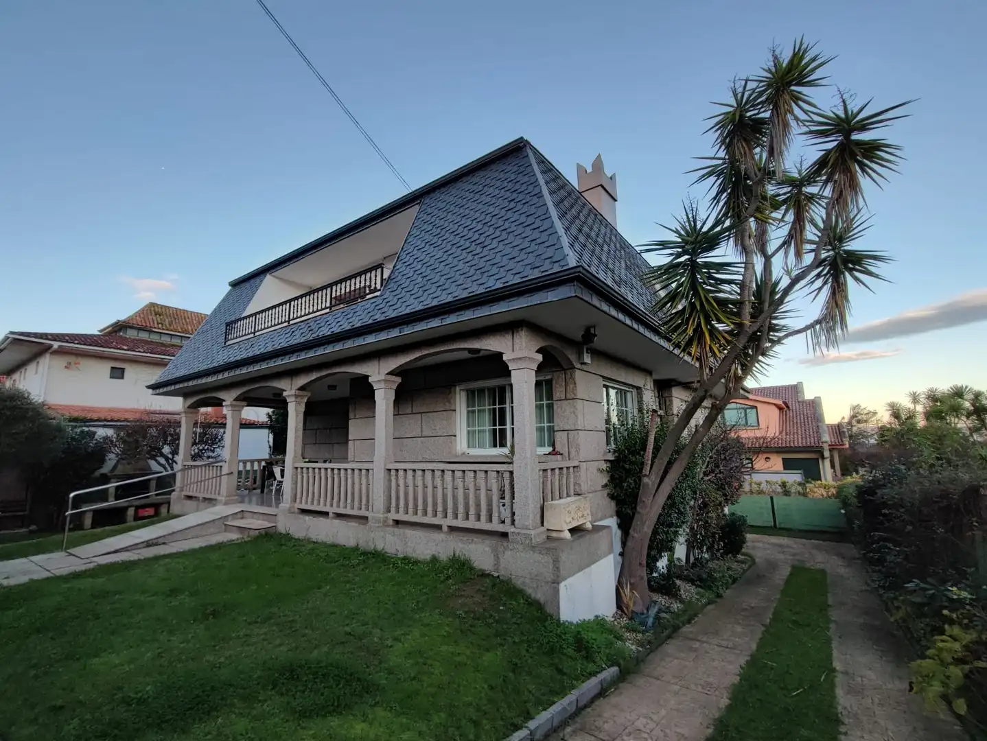 Vista exterior de Casa o chalet en venta en Vigo  con Calefacción, Jardín privado y Terraza