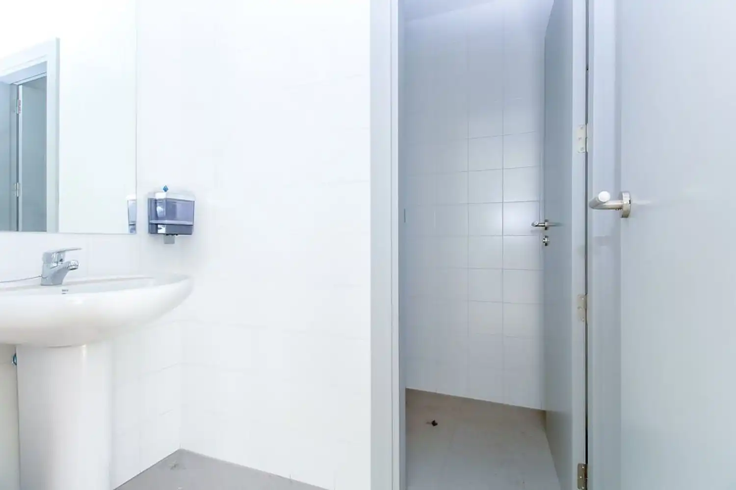 Bathroom of Commercial properties for sale in Ciudad Real  with Air Conditioner