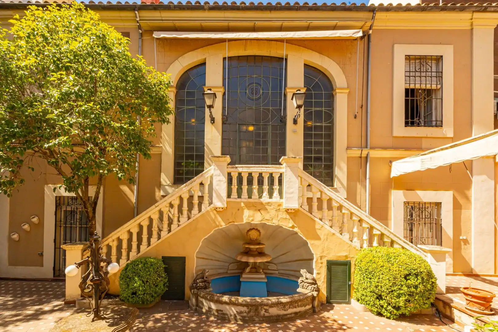 Vista exterior de Casa o xalet en venda en Valdepeñas amb Calefacció i Piscina comunitària