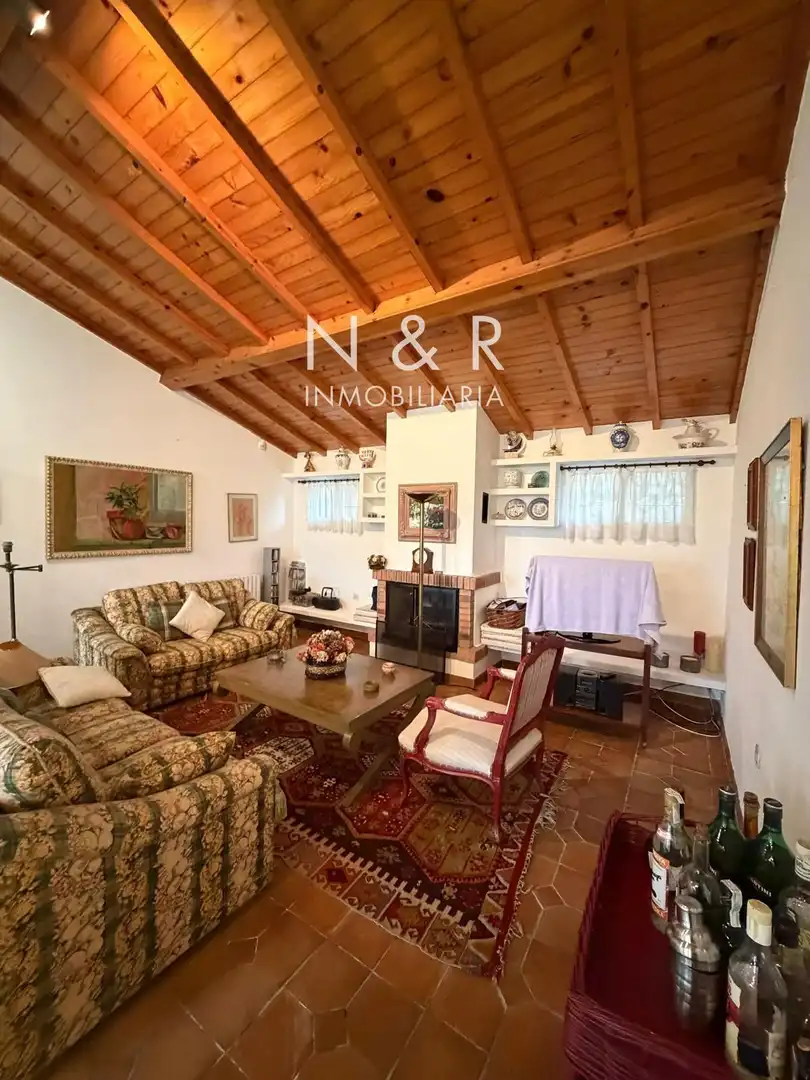 Sala d'estar de Casa o xalet en venda en Teo amb Calefacció i Moblat