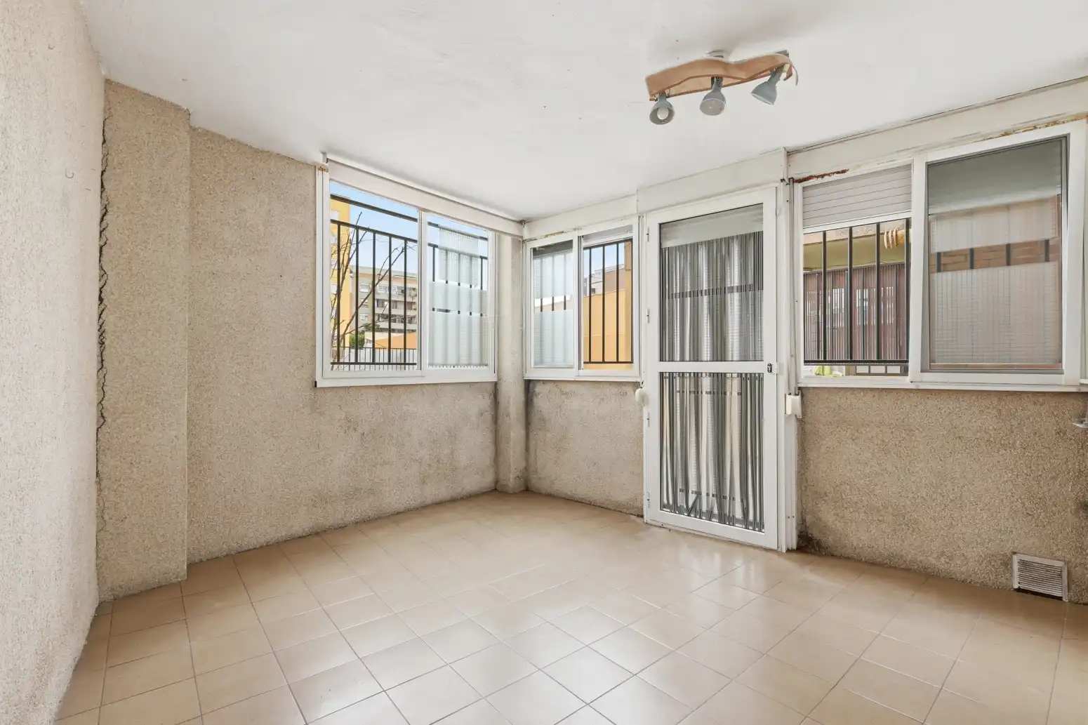 Außenansicht von Wohnung zum Verkauf in Alaquàs mit Klimaanlage, Terrasse und Abstellraum