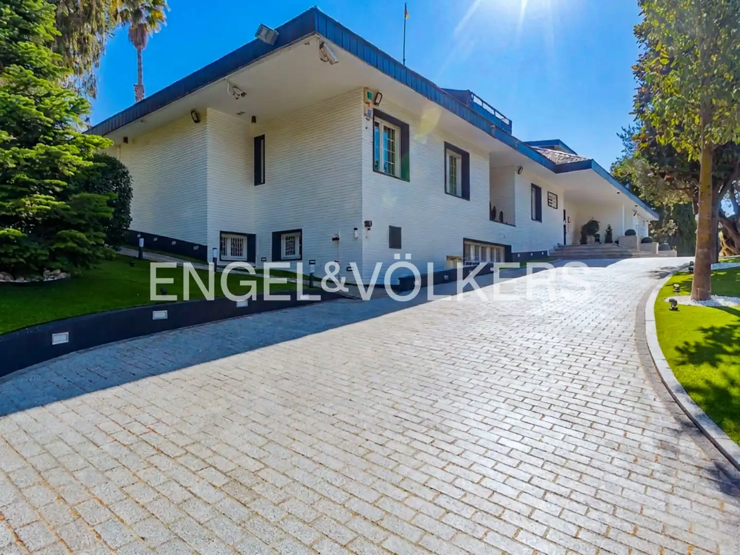 Vista exterior de Casa o xalet de lloguer en Sant Cugat del Vallès amb Calefacció