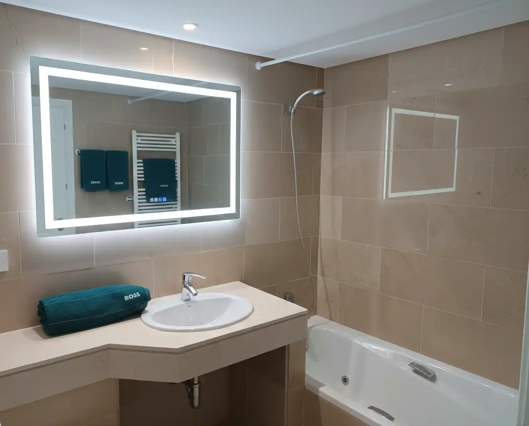 Bany de Apartament en venda en Manilva amb Aire condicionat, Terrassa i Piscina