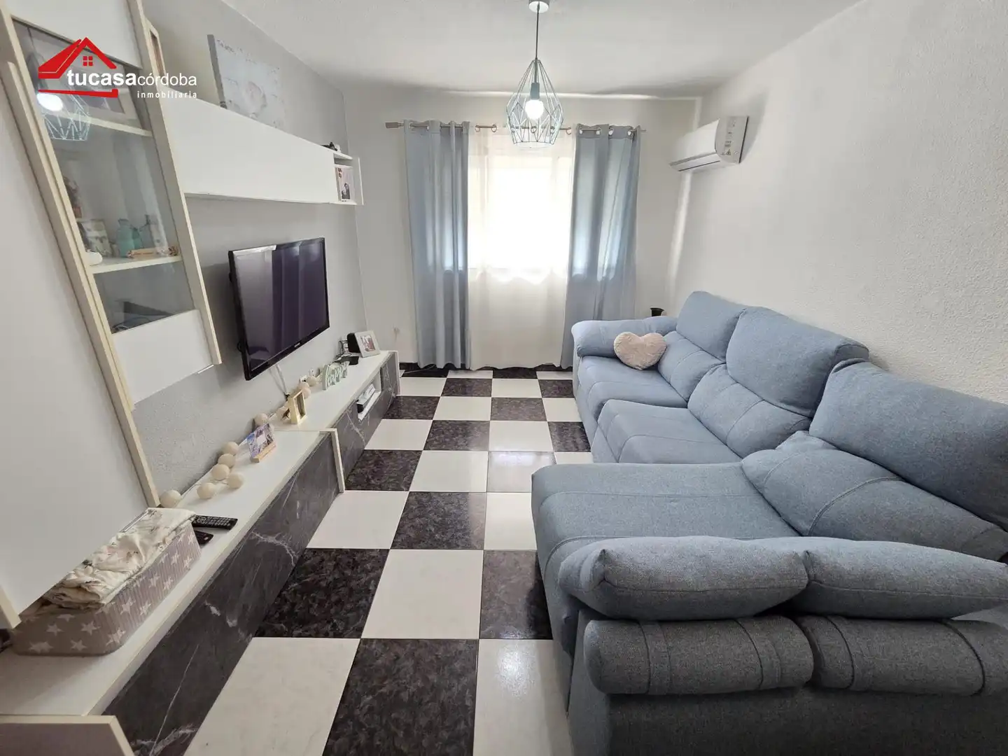 Sala d'estar de Pis en venda en Córdoba amb Aire condicionat i Moblat